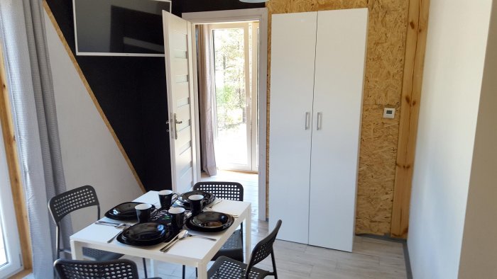 Hotel hel noclegiApartament czteroosobowy z oddzielną sypialnią.