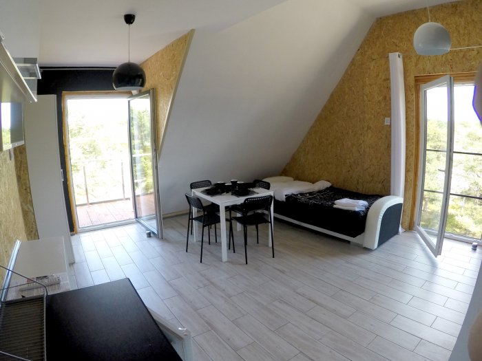 Hotel hel noclegiApartament czteroosobowy z dużym tarasem i oddzielną sypialnią