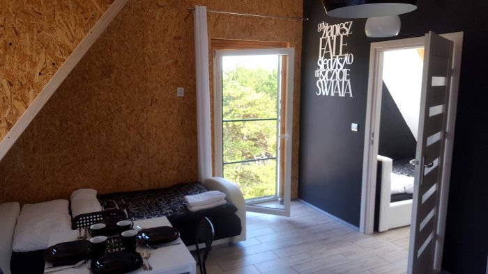 Hotel hel noclegiApartament czteroosobowy z dużym tarasem i oddzielną sypialnią