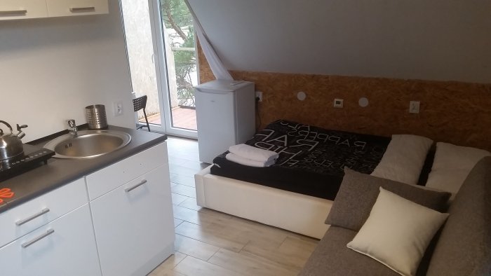 Hotel hel noclegiStudio czteroosobowe małe z balkonem.